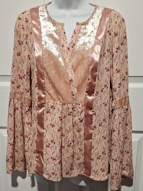 Wonderly Blush Floral Satin-Trim Top